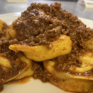 Tortelloni di Zucca e Noci al Ragù 